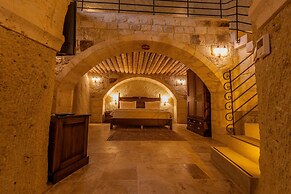 Seraphim Cave Suites & Spa