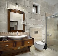 Seraphim Cave Suites & Spa