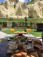 Seraphim Cave Suites & Spa
