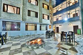 Kapoor Resort