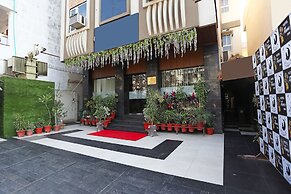 Hotel Flowers Inn
