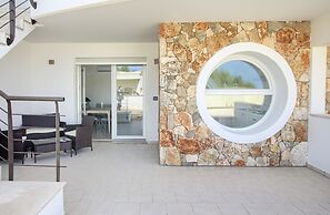 Luci Front Beach House