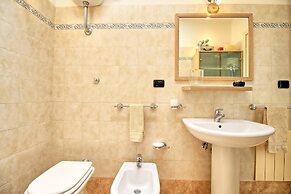 Ada Lovely House