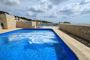 Anna Pool Residence