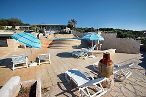 Trullo Ulivo Pool Complex