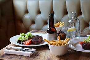 The Porterhouse Grill & Rooms