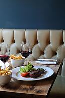 The Porterhouse Grill & Rooms