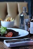 The Porterhouse Grill & Rooms