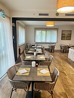 Athos Hotel