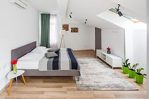 Apart Hotel Code 10