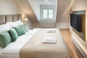Louren Apartments