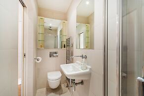 London Hideaway I