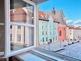 Luxury Mint Apartments Main Square
