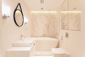 Luxury Mint Apartments Main Square