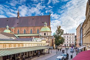 Luxury Mint Apartments Main Square