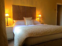 Marina Court Hotel