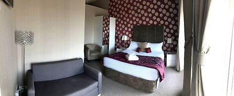 Marina Court Hotel