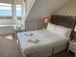 Marina Court Hotel