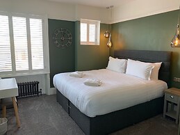 Marina Court Hotel