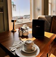 Marina Court Hotel