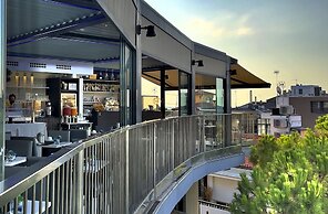 Monaco Suites Hotel