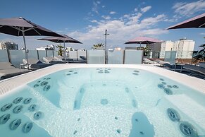 Monaco Suites Hotel