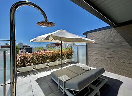 Monaco Suites Hotel