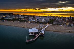 Monaco Suites Hotel