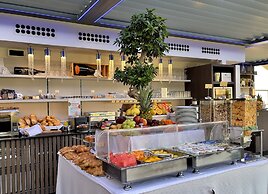 Monaco Suites Hotel