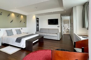 Monaco Suites Hotel