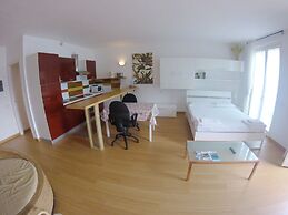 Silver Lake Residence