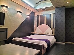 HOTEL G7 - Adults Only