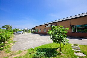 512 Huts Homestay