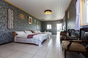 512 Huts Homestay