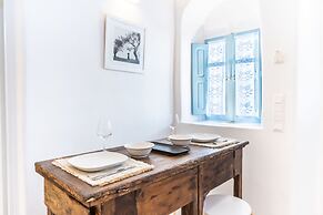 Kalamia Cave House