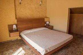Villa Lola