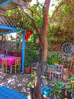 Parmis Rooms