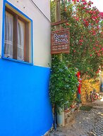 Parmis Rooms