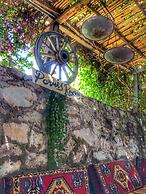 Parmis Rooms
