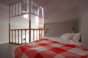 Apartment at the Red Bridge