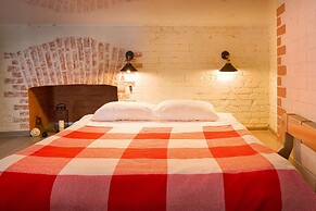 Apartment at the Red Bridge