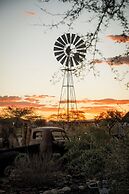 Tsauchab River Lodge