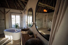 Tsauchab River Lodge