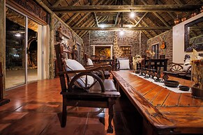 Tsauchab River Lodge