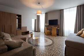 HNN Luxury Suites