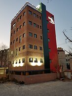 Midtown Hostel
