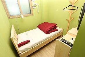 Midtown Hostel