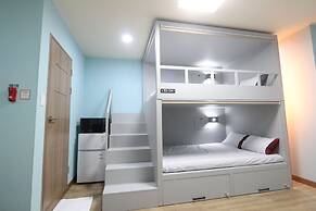 Midtown Hostel