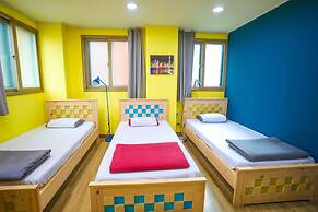 Midtown Hostel