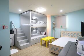 Midtown Hostel
